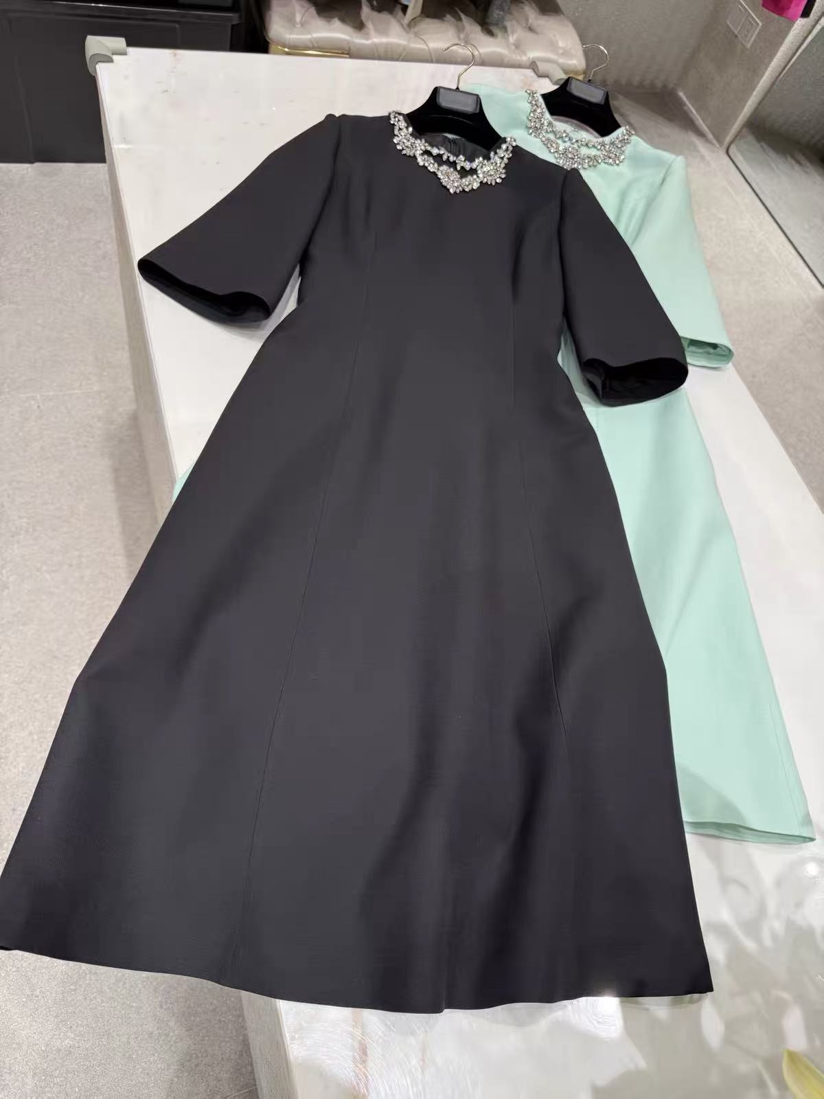 Premium İpek Yün Nane Yeşili K - Midi Dress incelemesi ve fiyatı